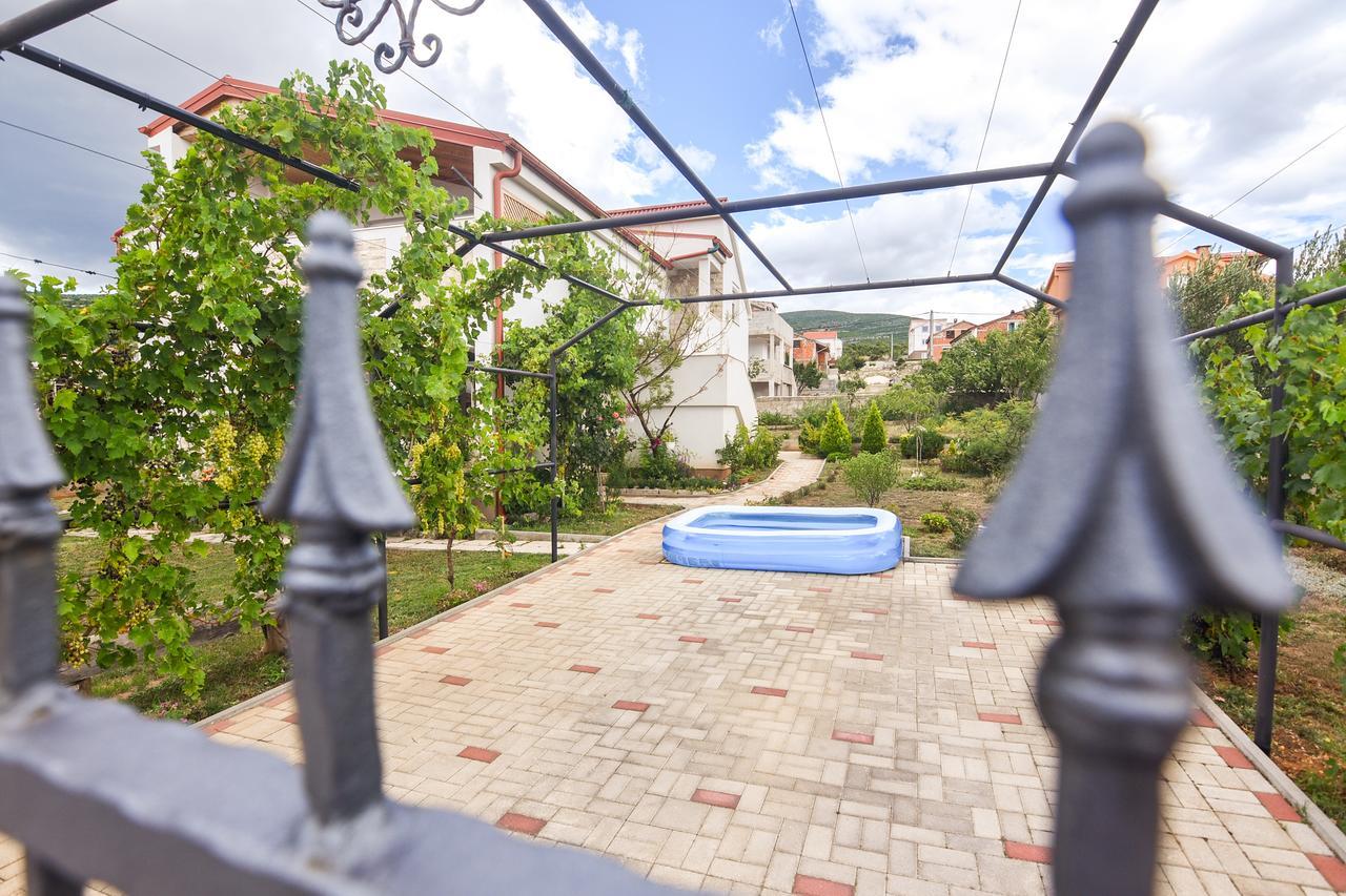 Apartment Larisa Горни-Карин Экстерьер фото